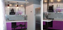 Прямая кухня с барной стойкой, по технологии FOLDING, фасады МДФ эмаль и декорстекло в алюминиевой рамке